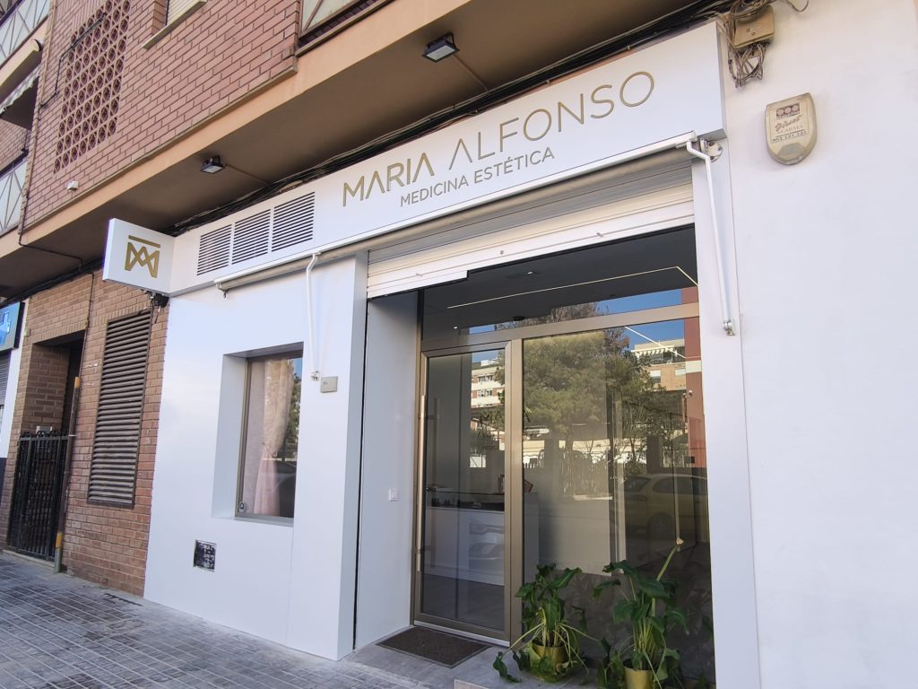 Decoración de fachada comercial moderna en Torrent