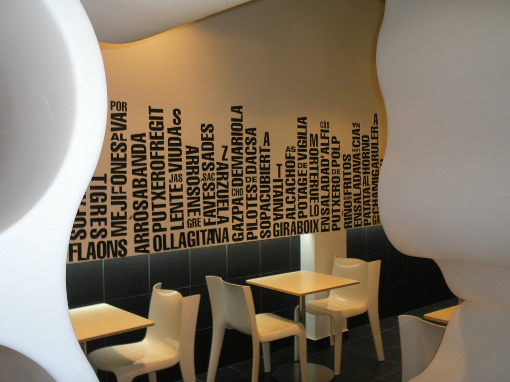 Vinilos decorativos personalizados para escaparates en Mislata