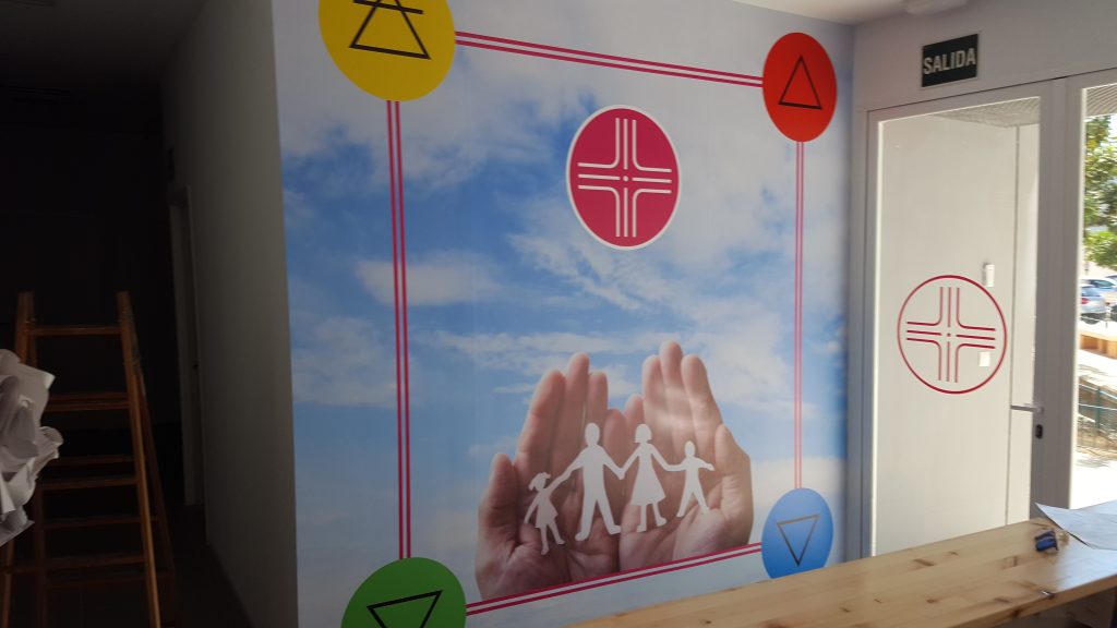 Vinilos decorativos personalizados para escaparates en Paterna