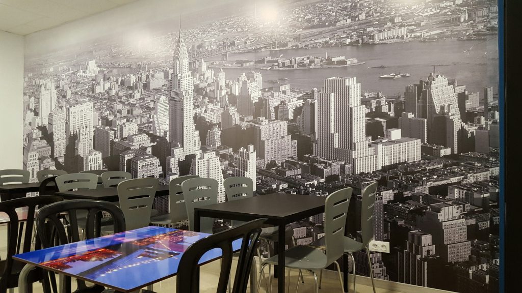 Vinilos decorativos personalizados para escaparate en Gandía