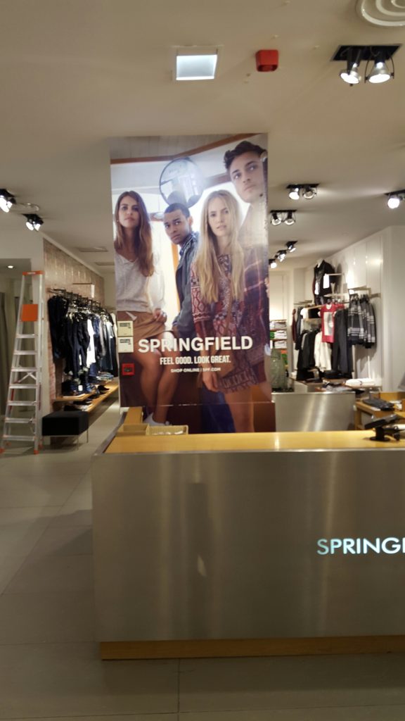 Vinilos decorativos personalizados para escaparate en Castellón de la Plana