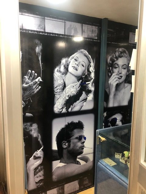 Vinilos decorativos personalizados para escaparates en Burjassot