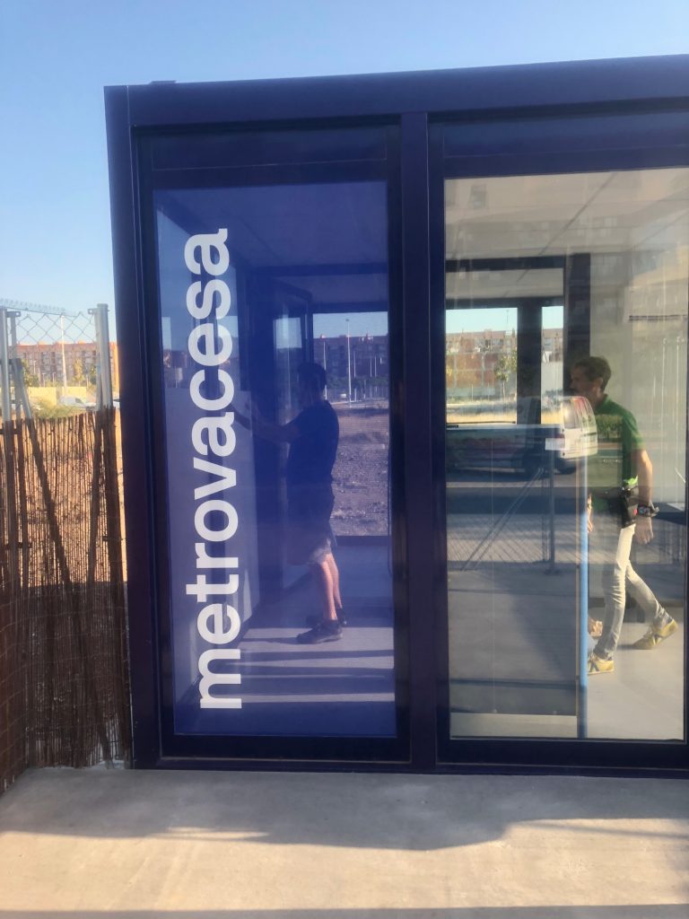 Vinilos decorativos personalizados para escaparates en Denia