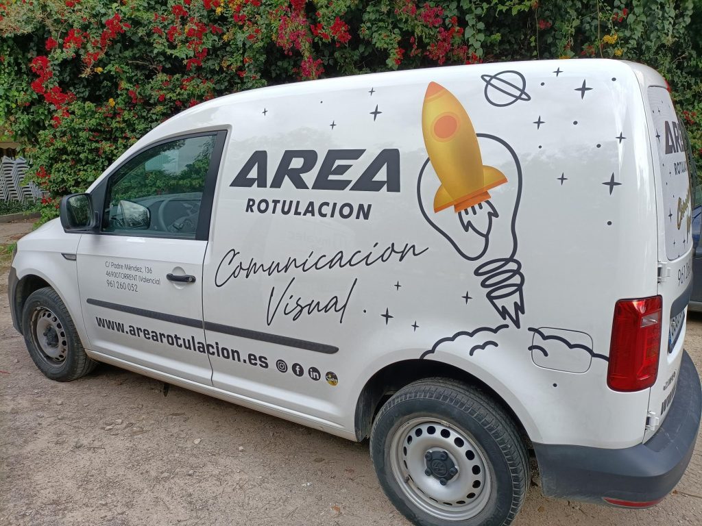Rotulación de furgoneta comercial con vinilos publicitarios en Burjassot