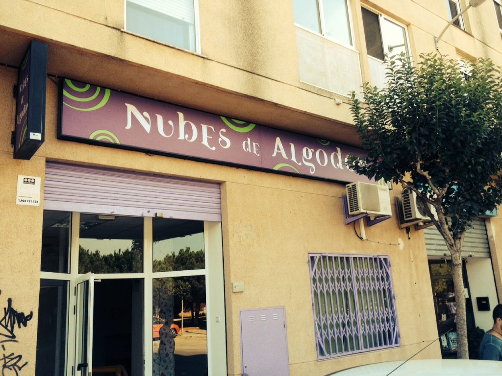 Paneles decorativos de composite para fachada en Elche