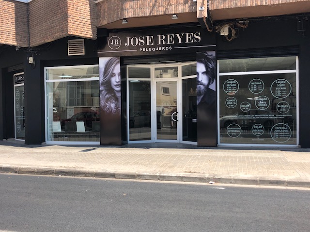 Rótulo comercial luminoso instalado en Burjassot