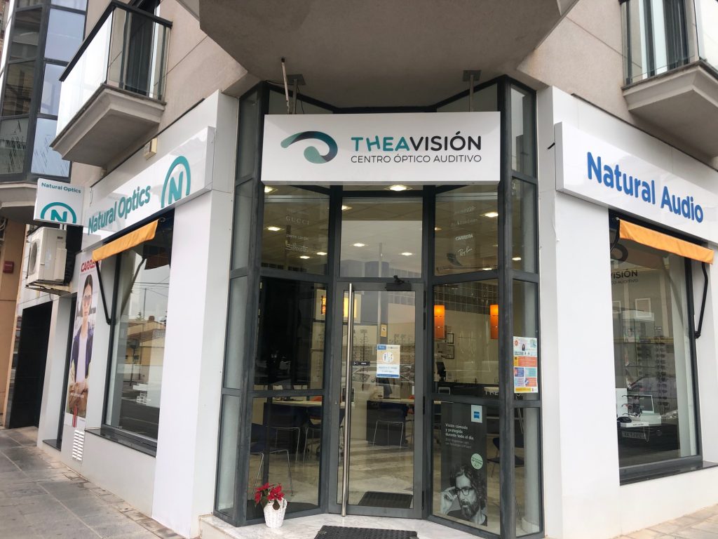 Rótulo luminoso personalizado para negocio en Valencia